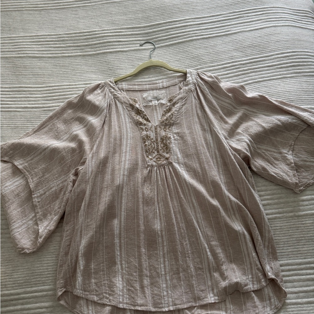 Cupio Tan and Cream Pleated Blouse